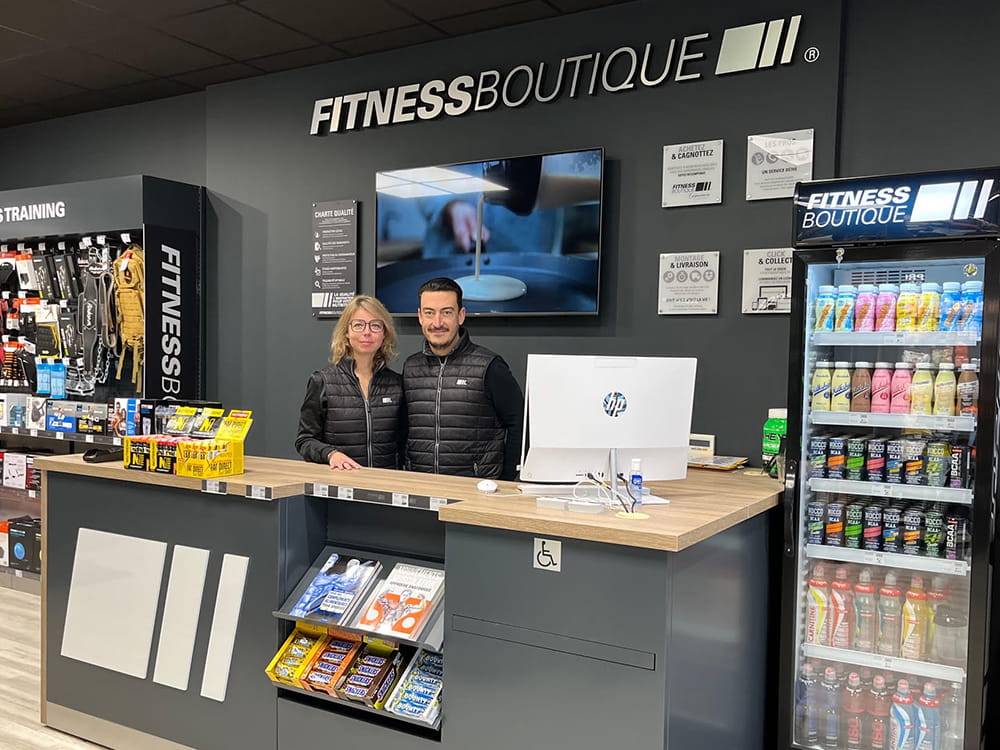 Vue intérieure du magasin FitnessBoutique franchisé de Montélimar et ses deux franchisés