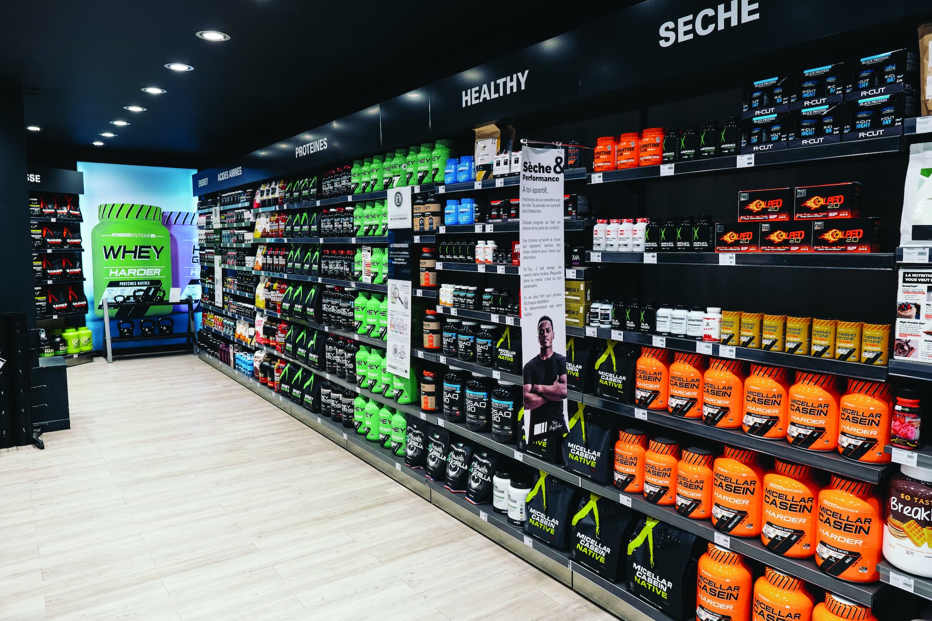 Vue intérieure du magasin FitnessBoutique et de son rayon nutrition de Lyon Saxe